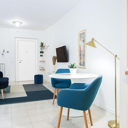 Glamorous Flat With Jacuzzi, King Size Bed And Small Balcony 佩鲁贾 外观 照片