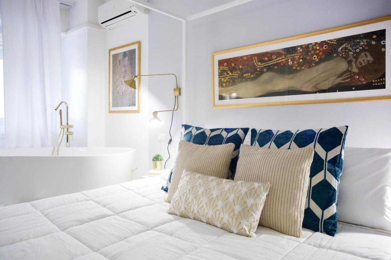 Glamorous Flat With Jacuzzi, King Size Bed And Small Balcony 佩鲁贾 外观 照片