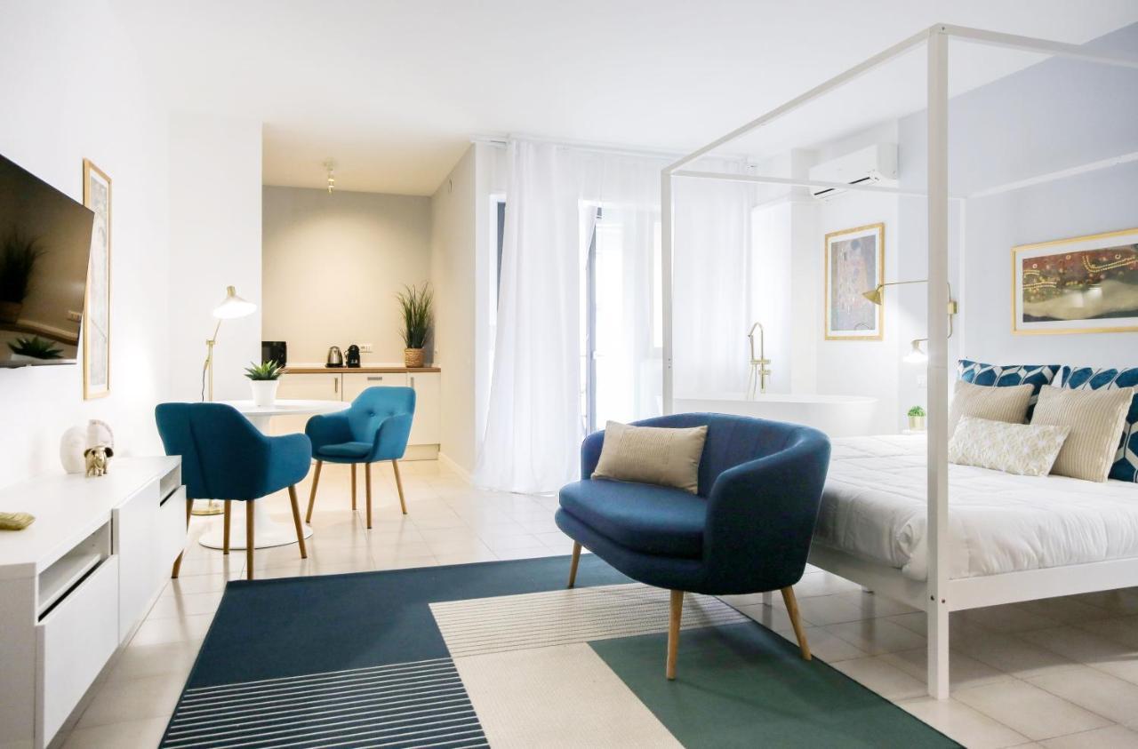 Glamorous Flat With Jacuzzi, King Size Bed And Small Balcony 佩鲁贾 外观 照片