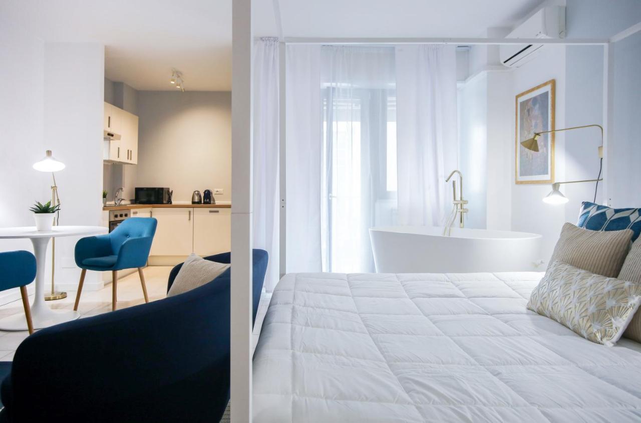 Glamorous Flat With Jacuzzi, King Size Bed And Small Balcony 佩鲁贾 外观 照片